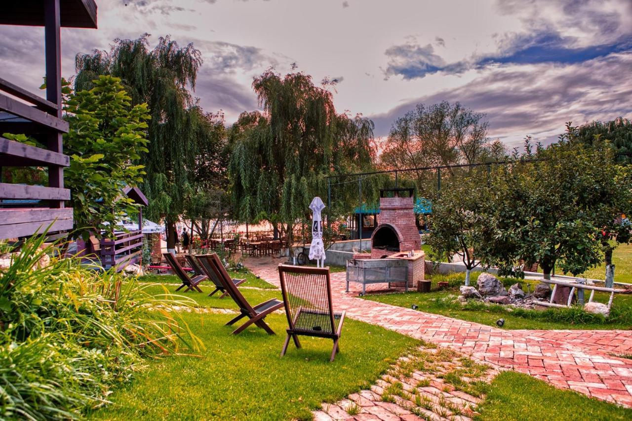 Enpi Lake Resort Iasi Exteriör bild