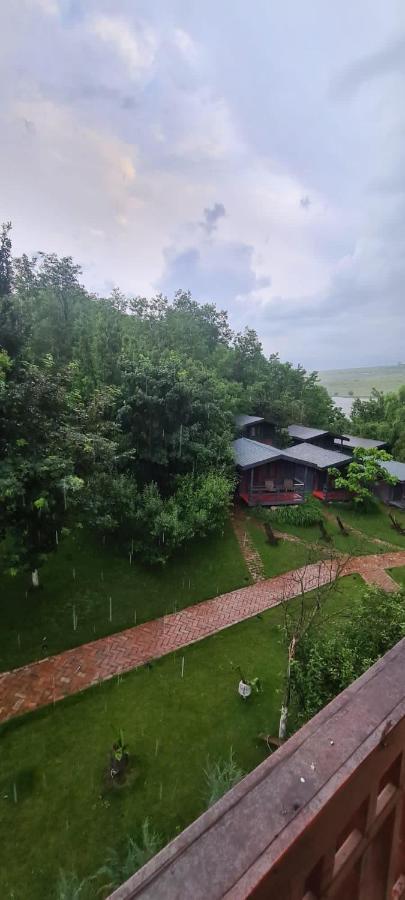 Enpi Lake Resort Iasi Exteriör bild